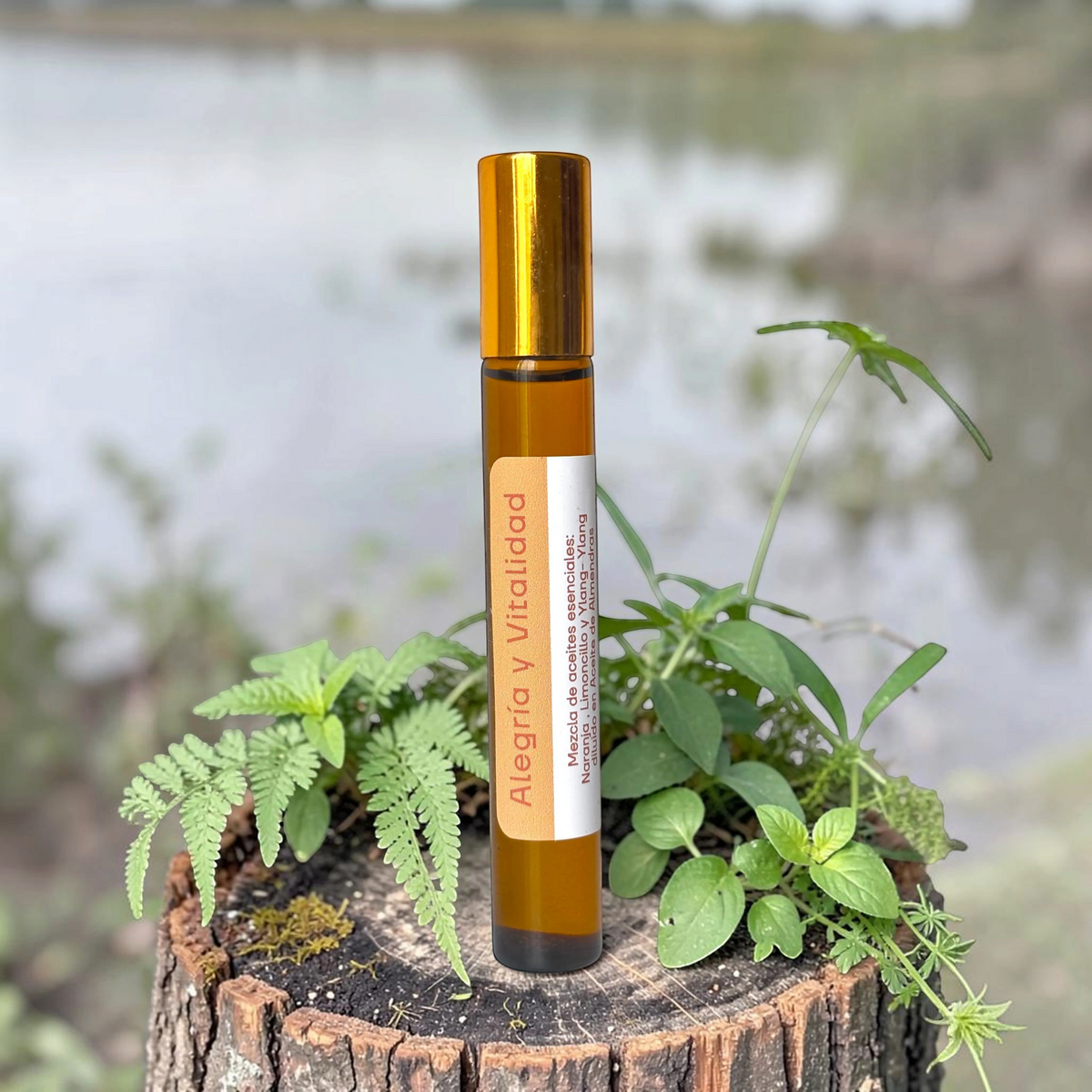 Roll-on Mayam Holistic de aceites esenciales de limoncillo, naranja y ylang ylang en frasco de vidrio ámbar